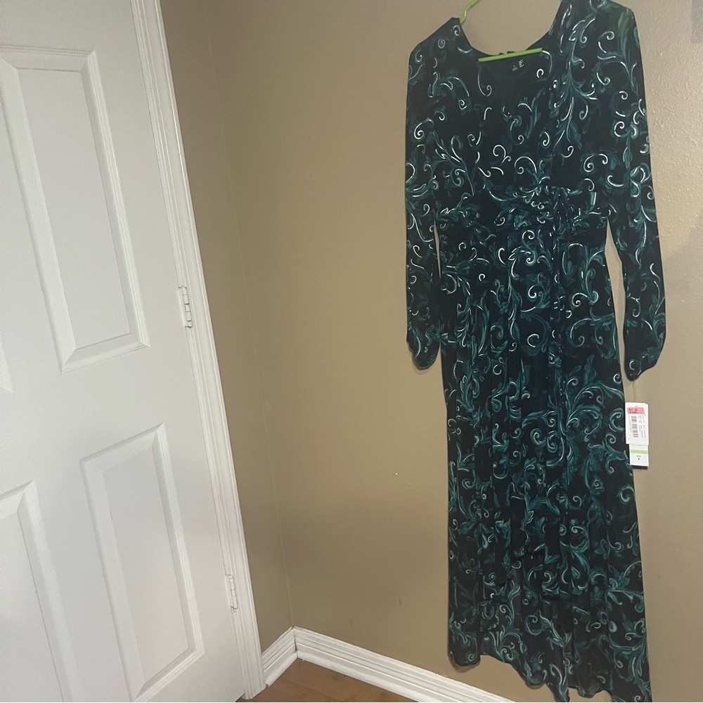 stunning long dress with a beautiful print, new condition and never worn before